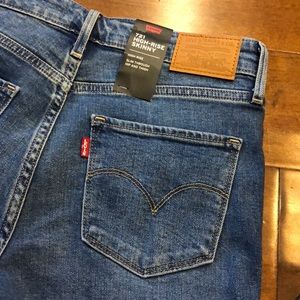 Levi’s 721 high waisted ripped  jeans